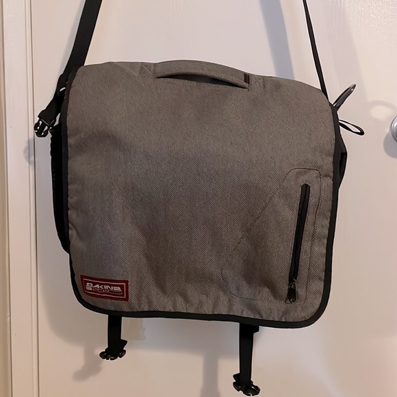 Dakine Messenger Bag - Picture 6 of 8